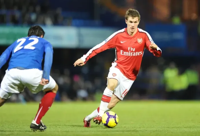 Framed Print : Aaron Ramsey (Arsenal) Richard Hughes (Portsmouth). Portsmouth 1: 4 Arsenal Framed Print : Aaron Ramsey (Arsenal) Richard Hughes (Portsmouth). Portsmouth 1: 4 Arsenal