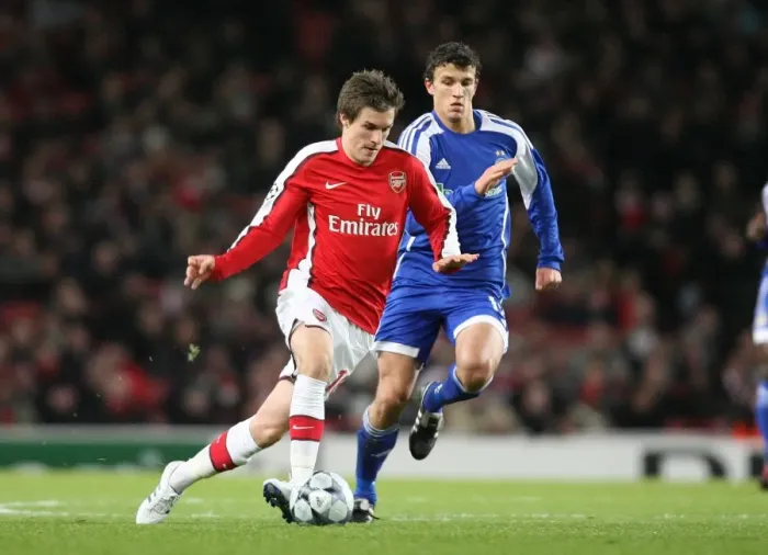 Framed Print : Aaron Ramsey (Arsenal) Roman Eremenko (Dynamo Kyiv)