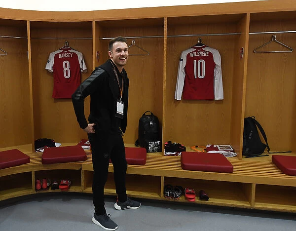 Aaron Ramsey Focuses in Arsenal Changing Room Before Arsenal v AC Milan Europa League Clash
