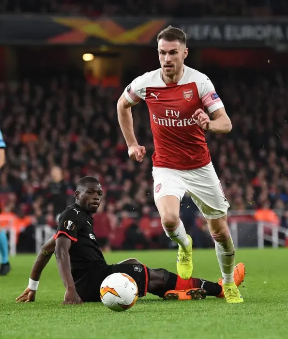 Framed Print : Aaron Ramsey Outmaneuvers Hamari Traore in Arsenal's Europa League Clash