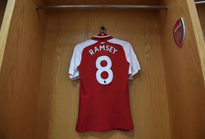 Framed Print : Aaron Ramsey Prepares for Arsenal vs Manchester City Clash (2017-18)