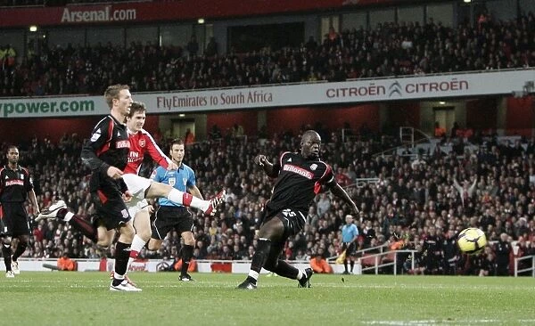 Aaron Ramsey scores Arsenals 2nd goal under pressure from Abdoulaye Faye
