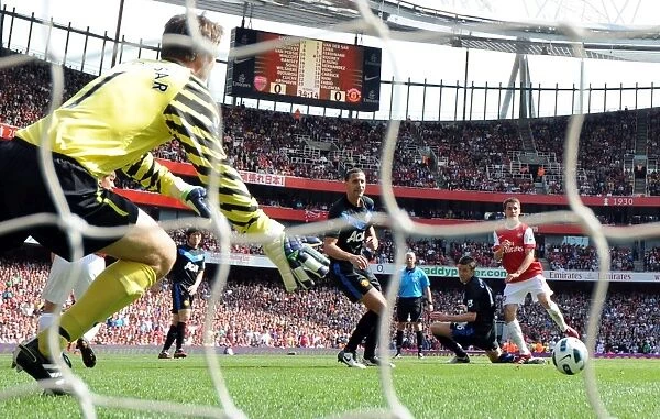 Aaron Ramsey scores Arsenals goal past Edwin van der Sar (Man Utd)