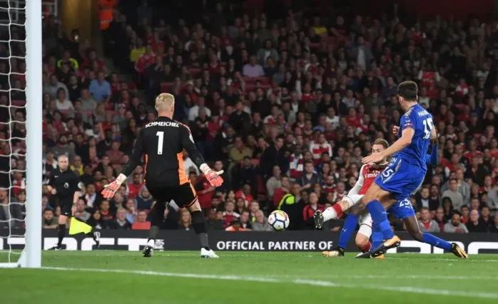 Framed Print : Aaron Ramsey Scores Thrilling Goal Past Kasper Schmeichel in Arsenal's Victory over Leicester City