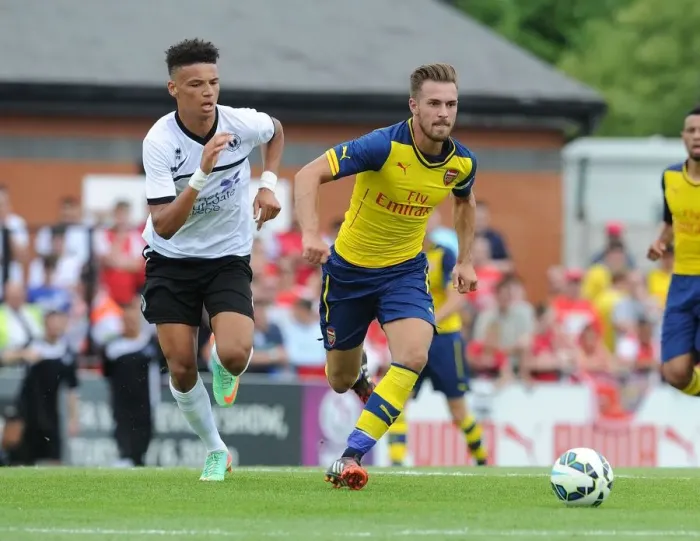 Framed Print : Aaron Ramsey vs Lee Angol: Battle in Arsenal's Pre-Season Clash against Boreham Wood