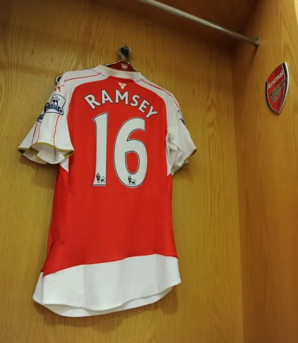 Framed Print : Aaron Ramsey's Arsenal Shirt in Arsenal Changing Room Before Arsenal vs West Bromwich Albion (2015-16) Framed Print : Aaron Ramsey's Arsenal Shirt in Arsenal Changing Room Before Arsenal vs West Bromwich Albion (2015-16)