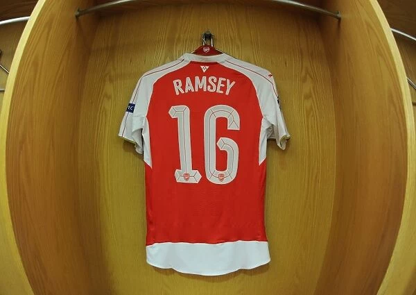 Aaron Ramsey's Changing Room Moment: Arsenal FC vs. FC Bayern Munchen - UEFA Champions League 2015 / 16