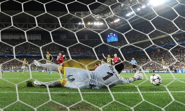 Aaron Ramsey's Game-Changing Goal: Arsenal's Victory Over Fenerbahce in the UEFA Champions League Play-offs (2013)
