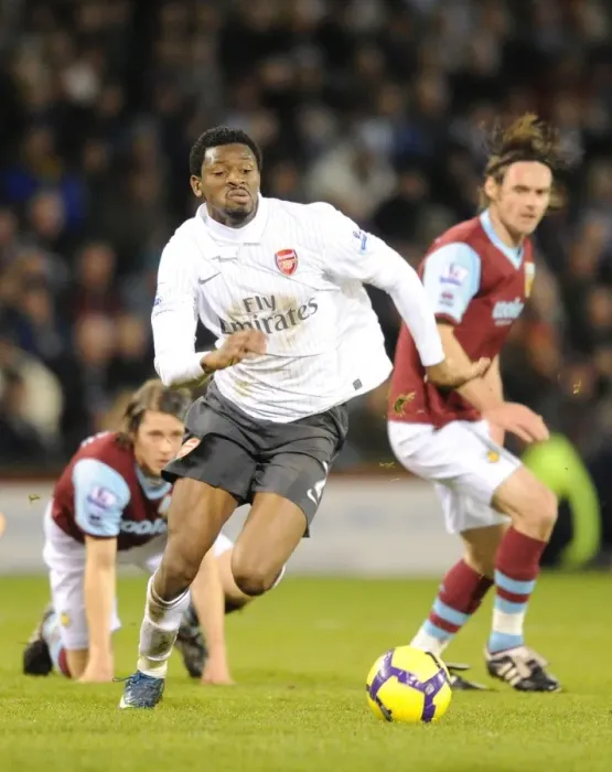 Framed Print : Abou Diaby (Arsenal) Chris Eagles (Burnley). Burnley 1: 1 Arsenal, Barclays Premier League