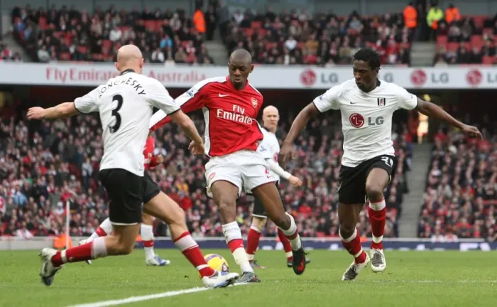Framed Print : Abou Diaby (Arsenal) Dickson Etuhu & Paul Konchesky(Fulham)
