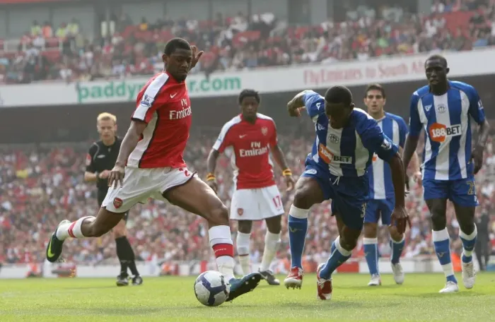 Framed Print : Abou Diaby (Arsenal) Maynor Figueroa (Wigan)