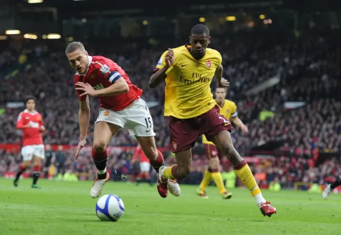 Framed Print : Abou Diaby (Arsenal) Nemanja Vidic (Manchester United). Manchester United 2: 0 Arsenal