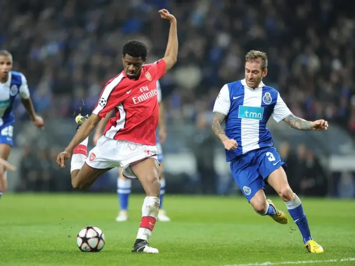 Framed Print : Abou Diaby (Arsenal) Raul Meireles (Porto). FC Porto 2: 1 Arsenal, UEFA Champions League