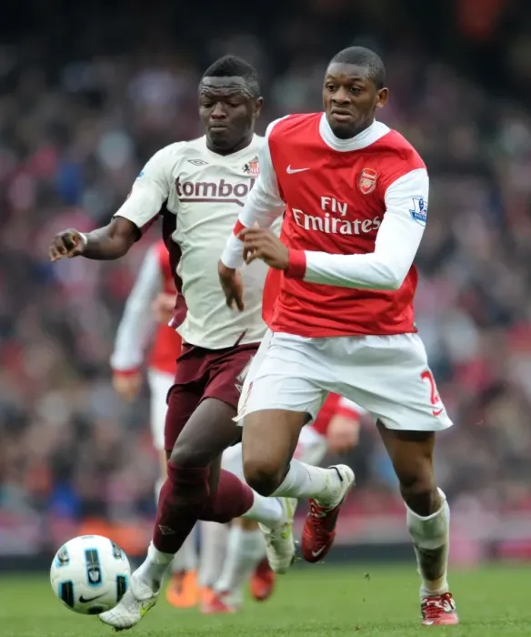 Framed Print : Abou Diaby (Arsenal) Sulley Muntari (Sunderland). Arsenal 0: 0 Sunderland