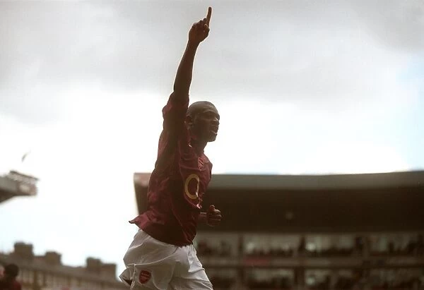 Abou Diaby celebrates scoring Arsenals 5th goal. Arsenal 5:0 Aston Villa