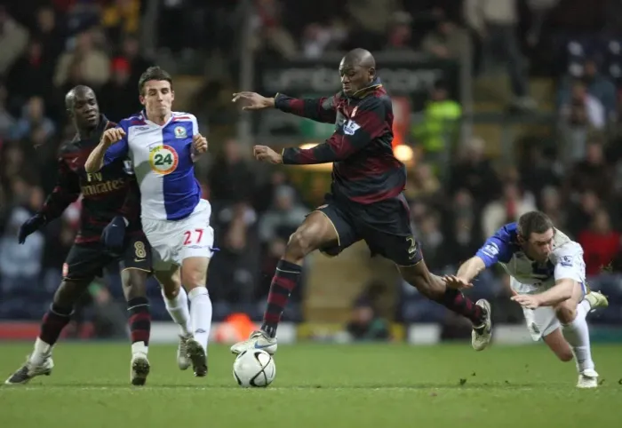 Framed Print : Abou Diaby and Lassana Diarra (Arsenal) Matt Derbyshire and David Dunne (Blackburn)