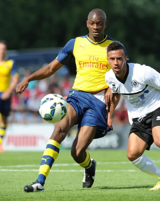 Framed Print : Abou Diaby vs. Sam Cox: A Battle in Arsenal's Pre-Season Clash Against Boreham Wood