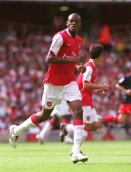 Framed Print : Abou Diaby's Stunner: Arsenal's 2-1 Victory Over Paris Saint-Germain at Emirates Cup
