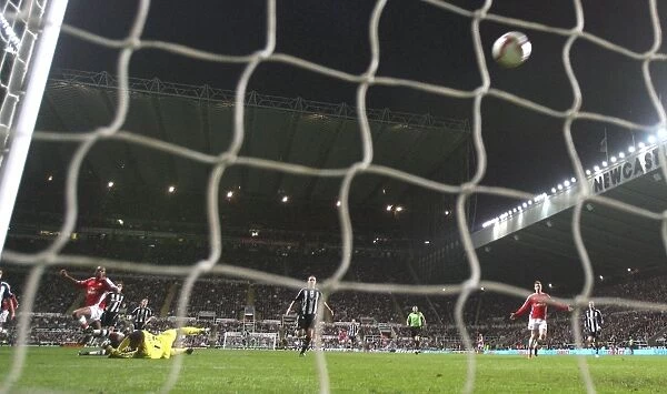 Abou Diaby's Stunner: Arsenal's 2nd Goal vs. Newcastle (3:1)