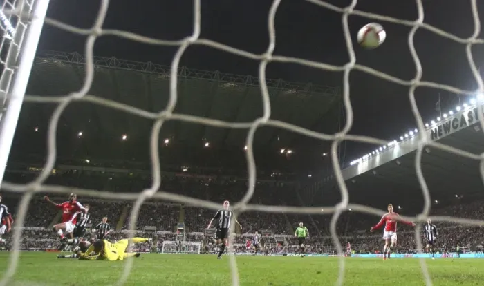 Framed Print : Abou Diaby's Stunner: Arsenal's 2nd Goal vs. Newcastle (3:1)