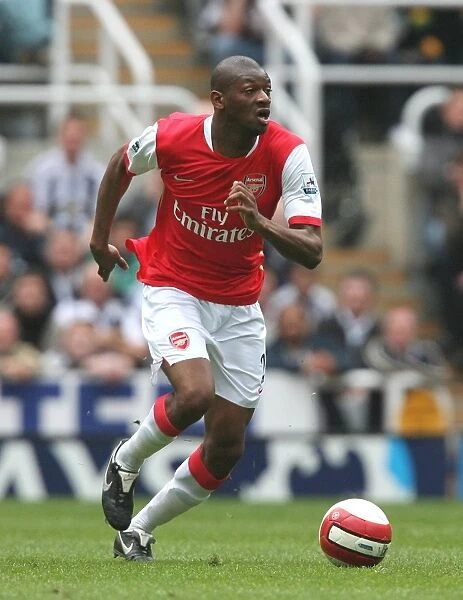 Abu Diaby in Action: 0-0 Stalemate at Newcastle United, FA Premiership, 2007