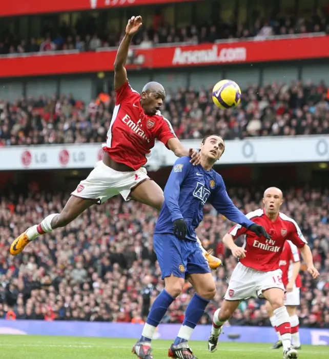 Framed Print : Abu Diaby (Arsenal) Dimitar Berbatov (Manchester United)