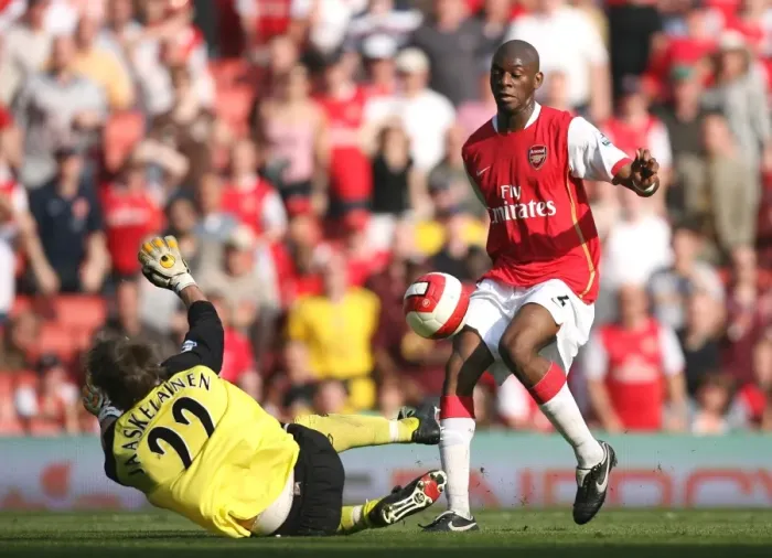 Framed Print : Abu Diaby (Arsenal) Jussi Jskelainen (Bolton) Framed Print : Abu Diaby (Arsenal) Jussi Jskelainen (Bolton)