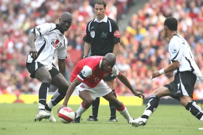Framed Print : Abu Diaby (Arsenal) Papa Boupa Diop and Liam Rosenior (Fulham)