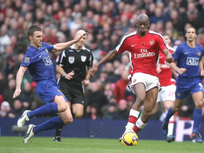 Framed Print : Abu Diaby vs Michael Carrick: Clash of Midfield Titans in Arsenal's 2-1 Victory over Manchester United, 2008