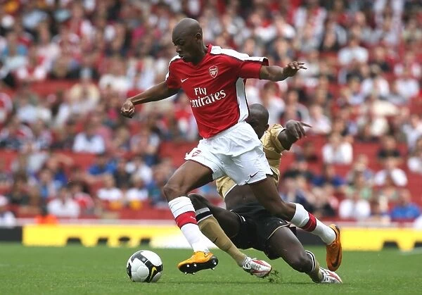 Abu Diaby vs. Mohamed Sissoko: Juventus Edge Past Arsenal in Emirates Cup Clash, 2008