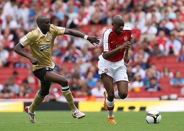 Abu Diaby vs. Mohamed Sissoko: Juventus Triumphs Over Arsenal in Emirates Cup Clash, 2008