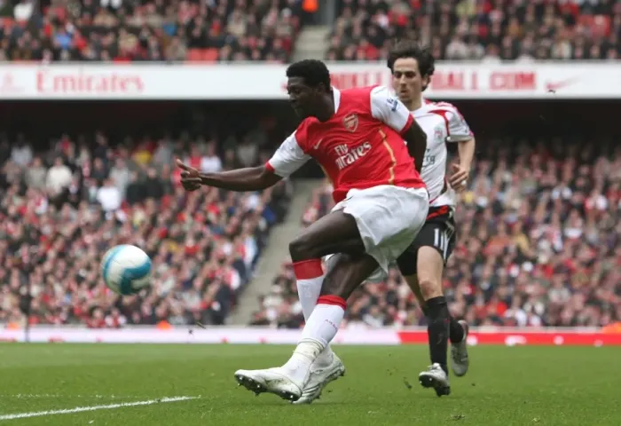 Framed Print : Adebayor Crosses for Arsenal: 1-1 Stalemate Against Liverpool, 2008