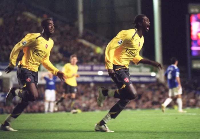Framed Print : Adebayor and Djourou: Celebrating Arsenal's Carling Cup Victory