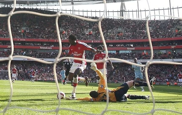 Adebayor Scores the Decisive Goal: Arsenal 2-0 Manchester City, Barclays Premier League, Emirates Stadium, 2009