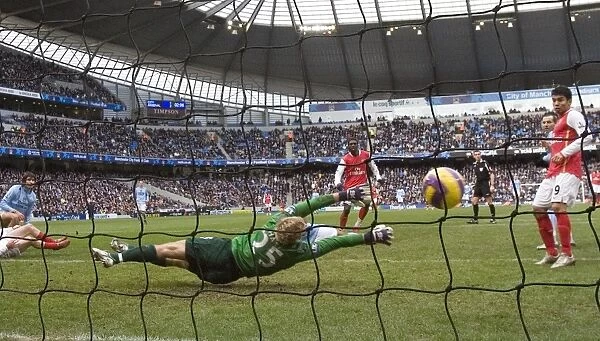 Adebayor Scores His Second: Arsenal Crushes Manchester City 3-1