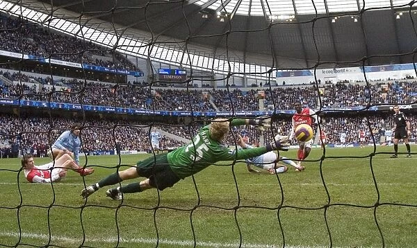Adebayor Scores His Second: Arsenal's 3-1 Triumph Over Manchester City, 2008