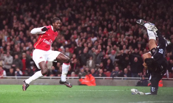 Framed Print : Adebayor Stuns Portsmouth: First Arsenal Goal in Emirates Thriller