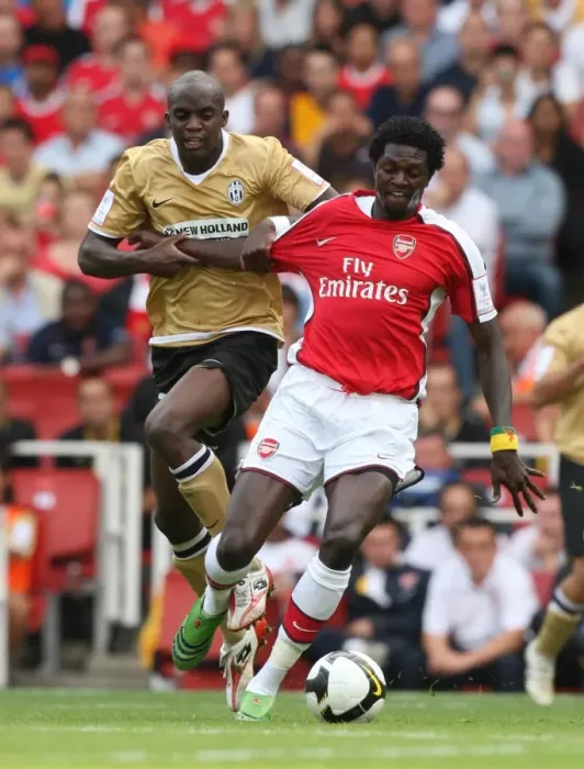 Framed Print : Adebayor vs. Sissoko: Juventus Edge Arsenal in Emirates Cup Opener