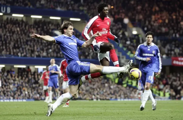 Framed Print : Adebayor's Brilliant Brace: Arsenal's 2-1 Victory Over Chelsea (30 / 11 / 08)