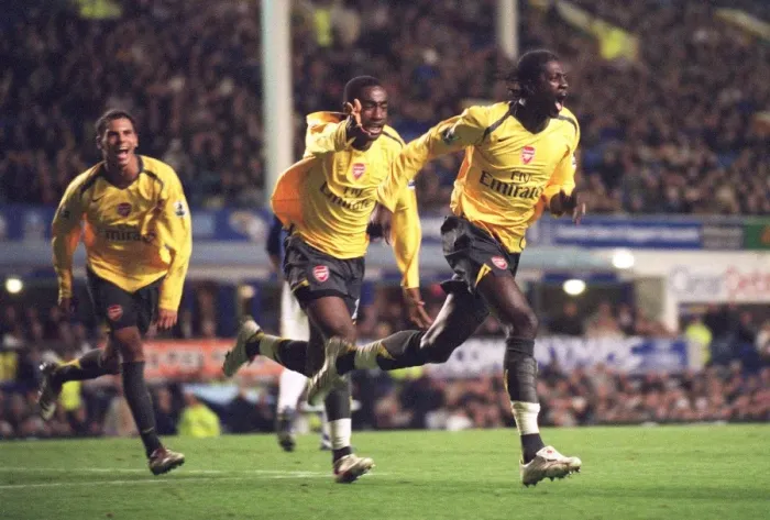 Framed Print : Adebayor's Celebration: Arsenal's Winning Goal vs. Everton (0:1), Carling Cup 4th Round, 2006 - Djourou and Aliadiere Join In