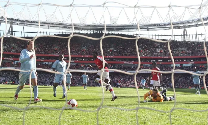Framed Print : Adebayor's Decisive Strike: Arsenal 2-0 Manchester City, 2009 Premier League