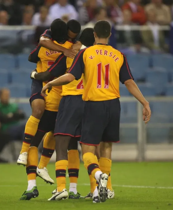 Framed Print : Adebayor's Double: Arsenal's Celebration after Scoring against FC Twente (Eboue, Walcott, van Persie)