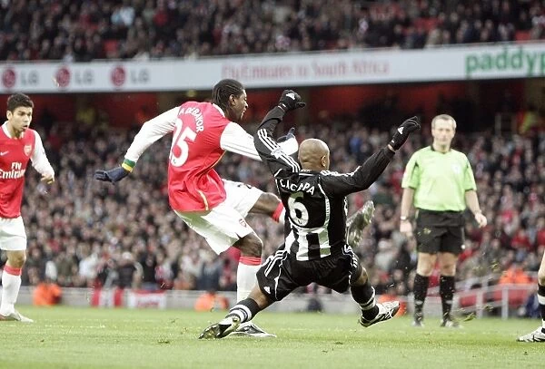 Adebayor's Intense FA Cup Debut Goal: Arsenal 3-0 Newcastle (vs Cacapa)