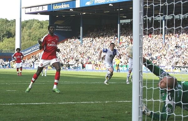Adebayor's Penalty Masterclass: Arsenal's 4-0 Thrashing of Blackburn