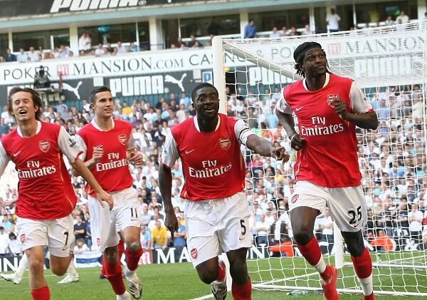 Adebayor's Stunner: Arsenal's Triumphant Celebration After 1-3 Win Over Tottenham (15 / 9 / 07)