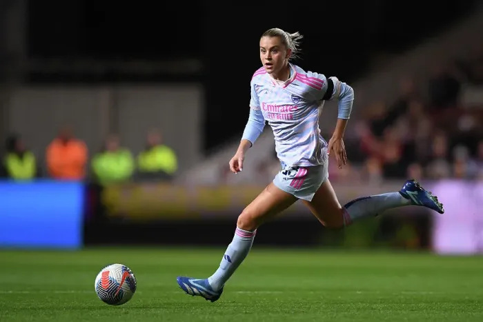 Framed Print : Alessia Russo in Action: Arsenal Women Take on Bristol City in Barclays Super League