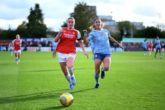Framed Print : Alessia Russo and Laia Aleixandri Clash in Arsenal FC vs Manchester City Women's Super League Match
