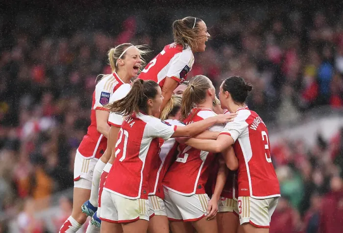 Framed Print : Alessia Russo Sets New Record: Arsenal Women's Super League Victory Over Chelsea with Four Goals
