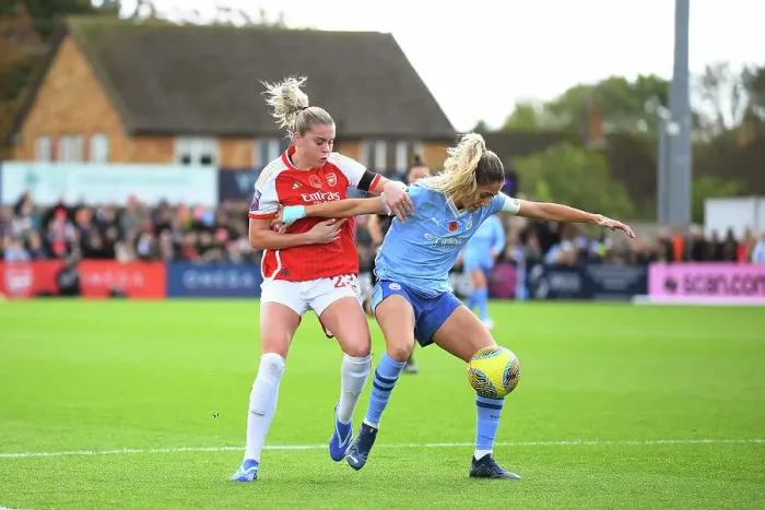 Framed Print : Alessia Russo vs. Laia Aleixandri: Battle for Possession in Arsenal FC vs. Manchester City Women's Super League Clash Framed Print : Alessia Russo vs. Laia Aleixandri: Battle for Possession in Arsenal FC vs. Manchester City Women's Super League Clash