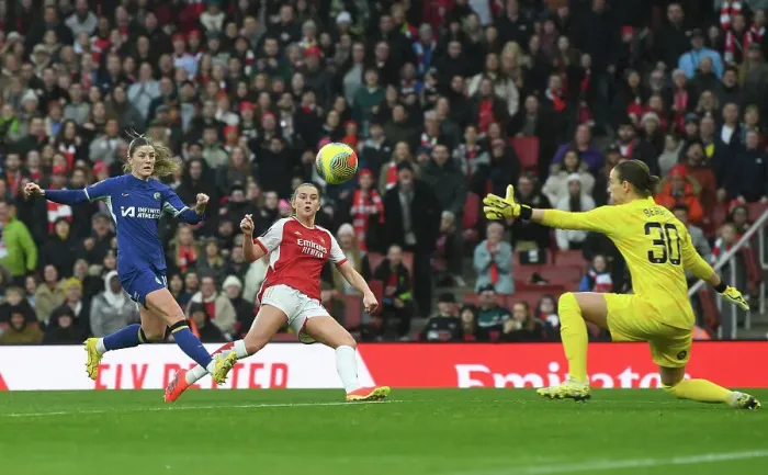 Framed Print : Alessia Russo's Dramatic Hat-trick: Arsenal Women's Thrilling Victory Over Chelsea Women at Emirates Stadium (December 2023)